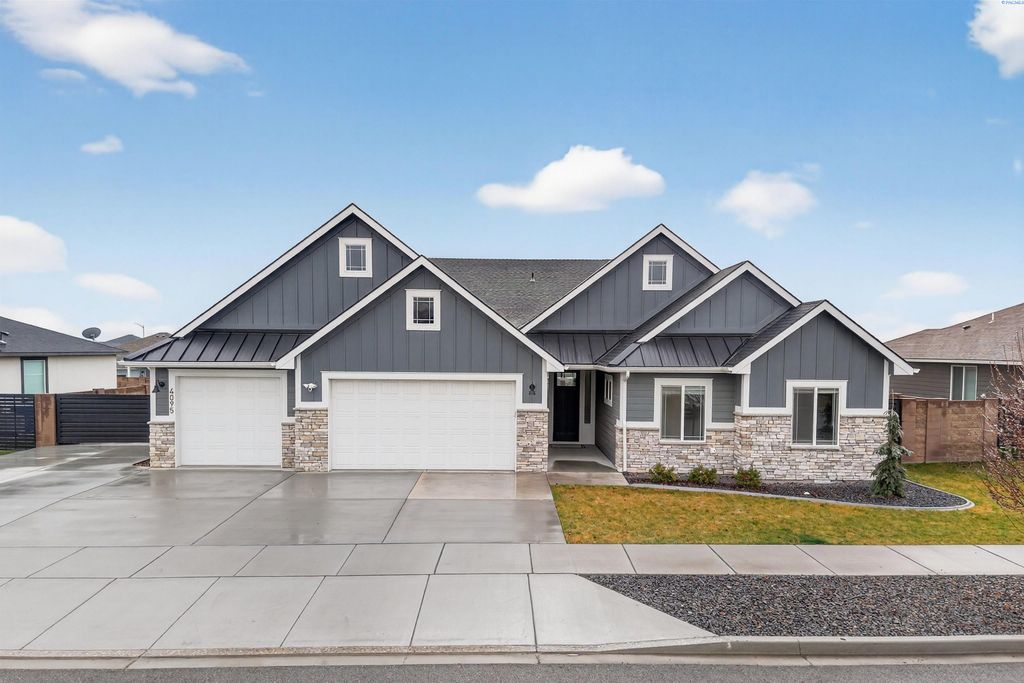 Photo of 4095 Corvina Street, Richland, WA 99352 (MLS # 289622)
