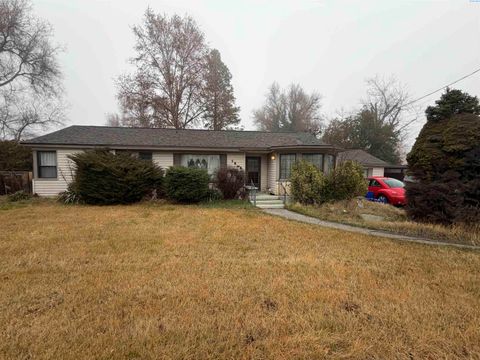Photo of 1826 W 10th Ave, Kennewick, WA 99336 (MLS # 290597)