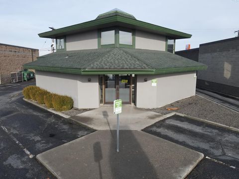 Photo of 2626 W Kennewick Ave, Kennewick, WA 99336 (MLS # 292410)