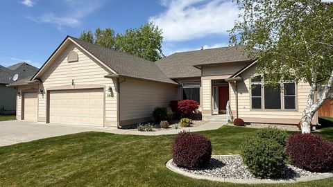 Photo of 1848 Maui Dr, Richland, WA 99352 (MLS # 292365)