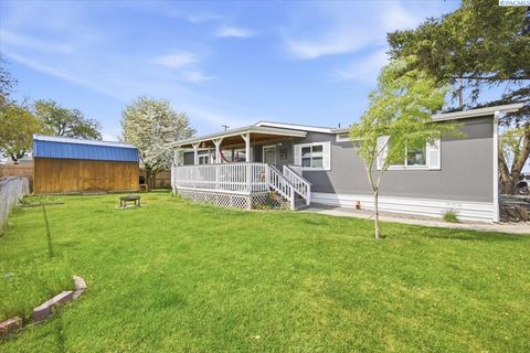 Photo of 5605 W Metaline #11 Ave, Kennewick, WA 99336 (MLS # 292557)