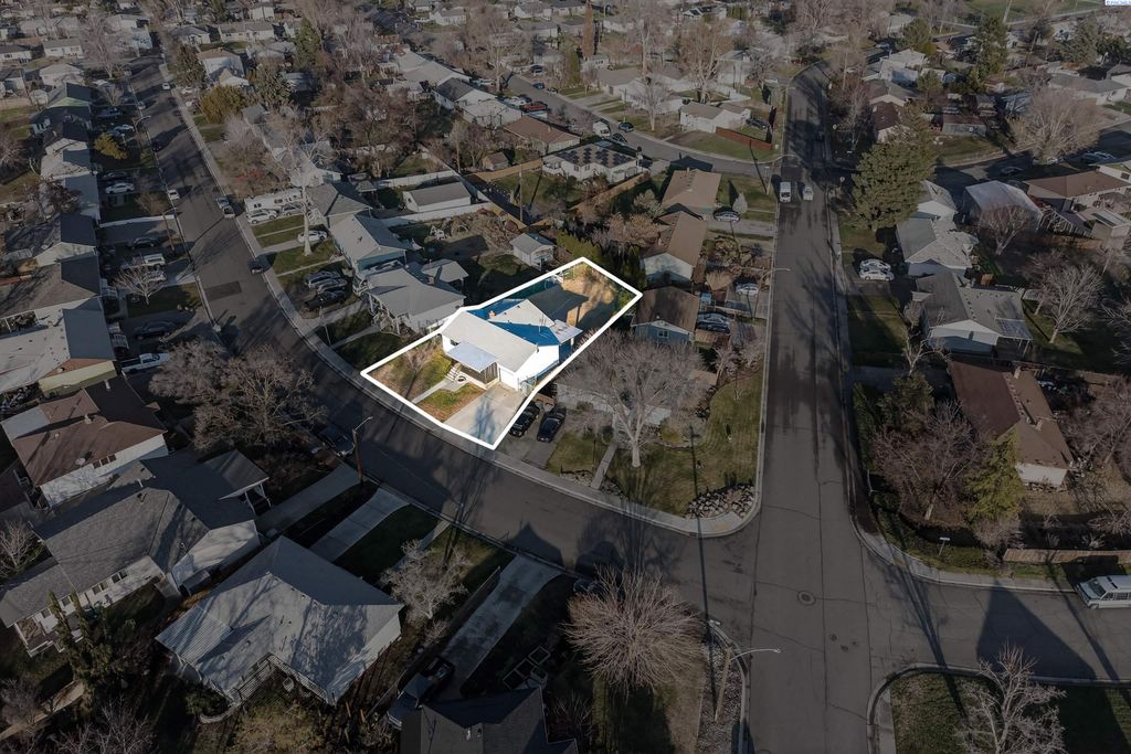 Photo of 2018 Blue Ave, Richland, WA 99354 (MLS # 289670)