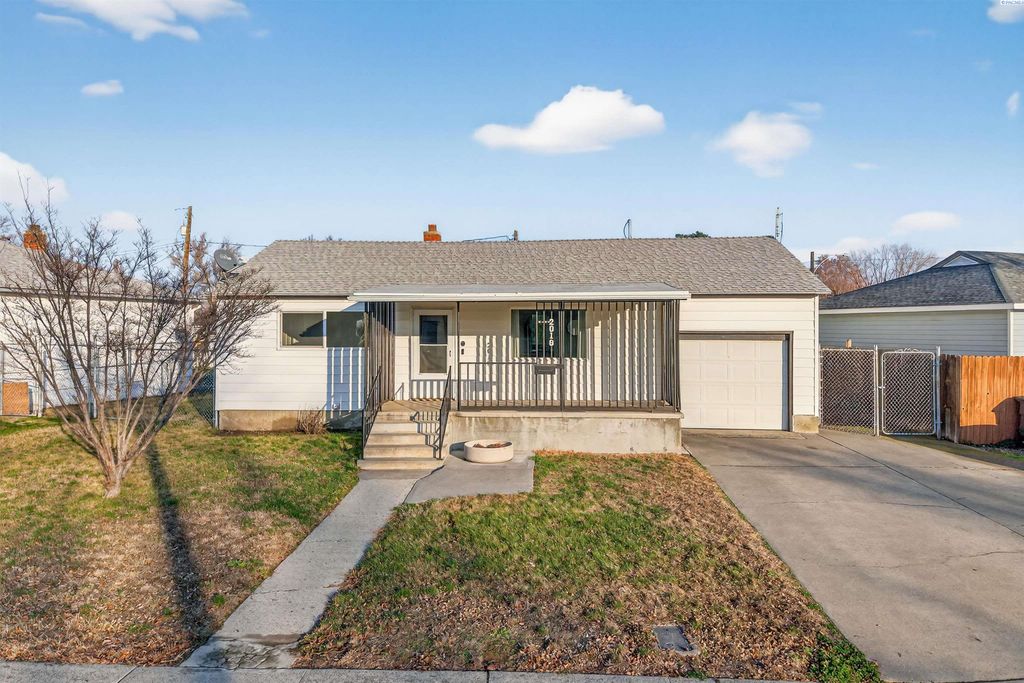 Photo of 2018 Blue Ave, Richland, WA 99354 (MLS # 289670)