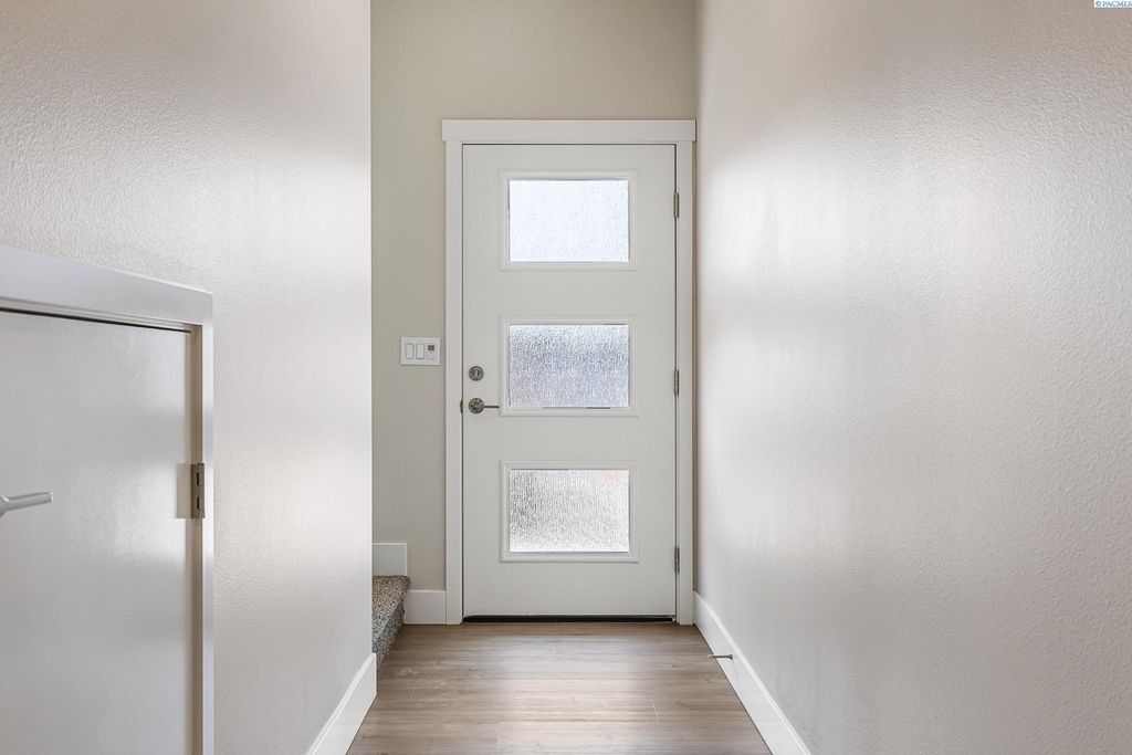 Photo of 7402 Grapevine Ct, West Richland, WA 99353 (MLS # 289329)