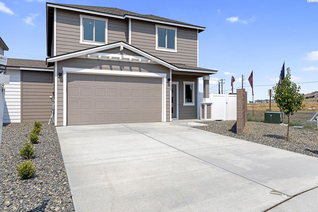 Photo of 7402 Grapevine Ct, West Richland, WA 99353 (MLS # 289329)