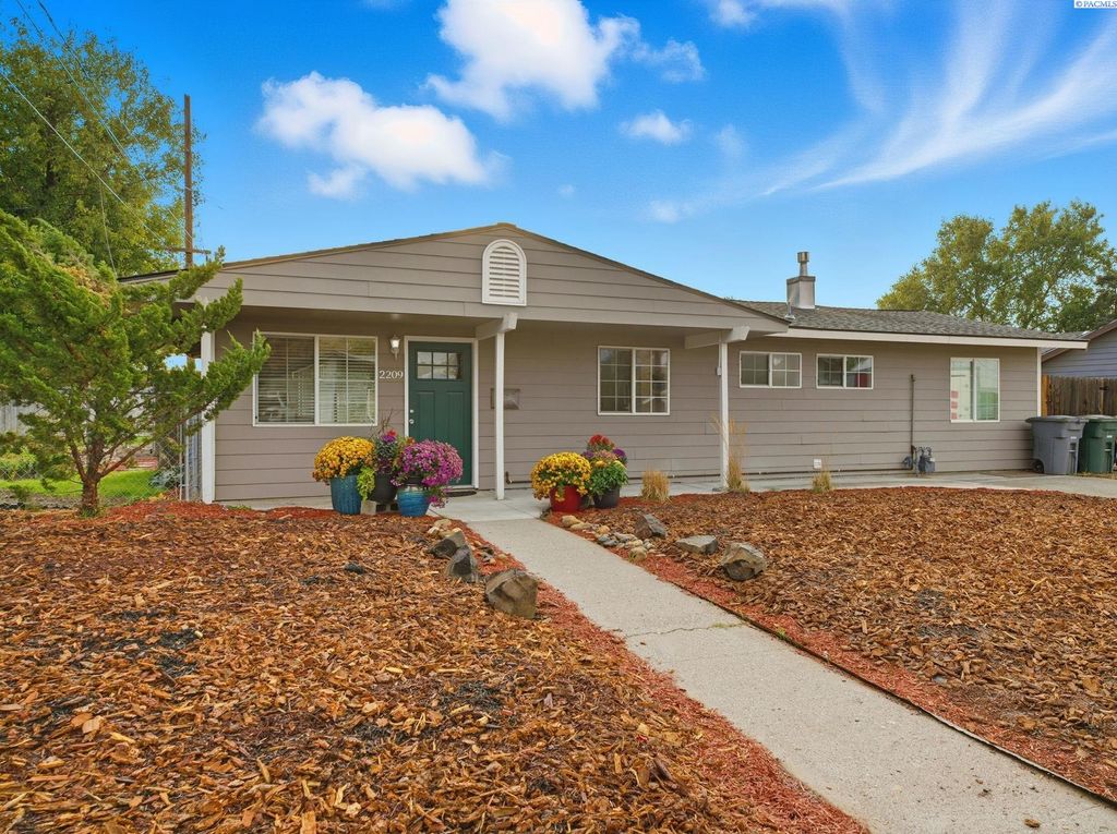 Photo of 2209 Boise St, Richland, WA 99352 (MLS # 288421)