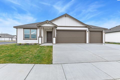 Photo of 1607 Castlewood Ct, Grandview, WA 98930 (MLS # 290911)