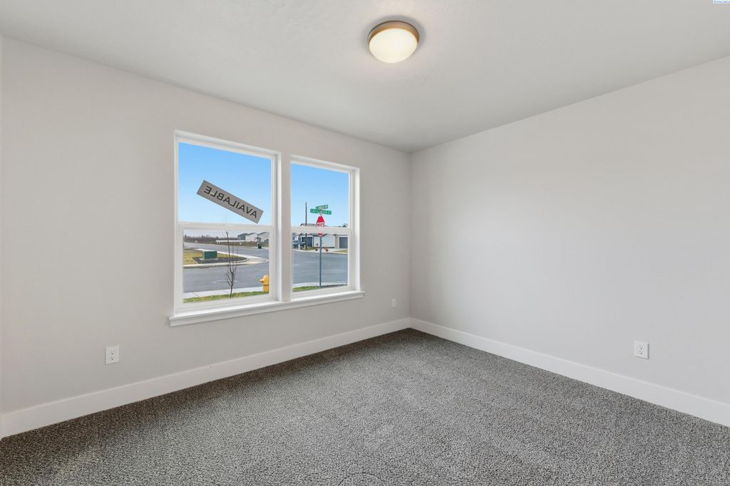 Photo of 1607 Castlewood Ct, Grandview, WA 98930 (MLS # 290911)