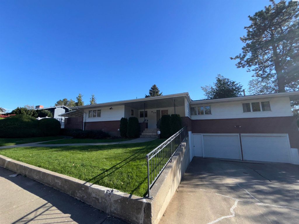 Photo of 315 SE Nebraska St, Pullman, WA 99163 (MLS # 288034)
