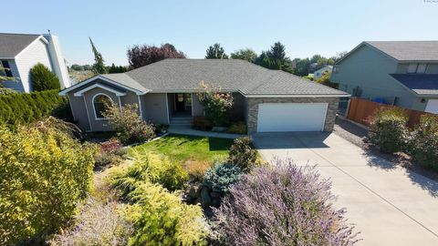 Photo of 4007 S Waverly Street, Kennewick, WA 99337 (MLS # 287605)