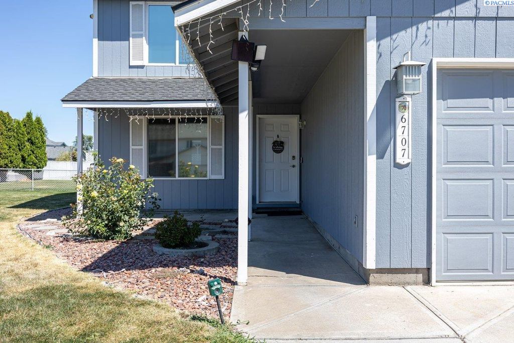 Photo of 6707 Ruth Dr, Pasco, WA 99301 (MLS # 289080)