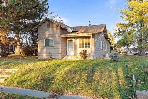 Photo of 212 Dean Ave, Granger, WA 98932 (MLS # 289006)