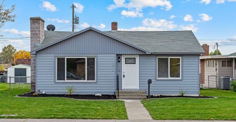 Photo of 1816 W Irving St, Pasco, WA 99301 (MLS # 288680)