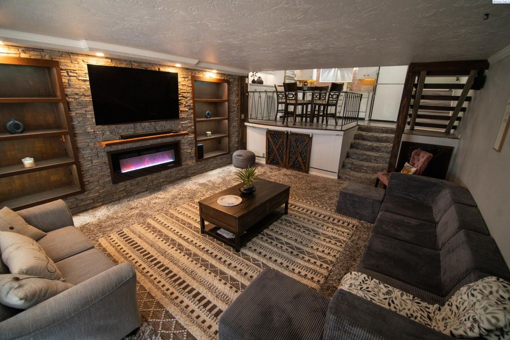 Photo of 200 N Underwood St, Kennewick, WA 99336 (MLS # 292639)