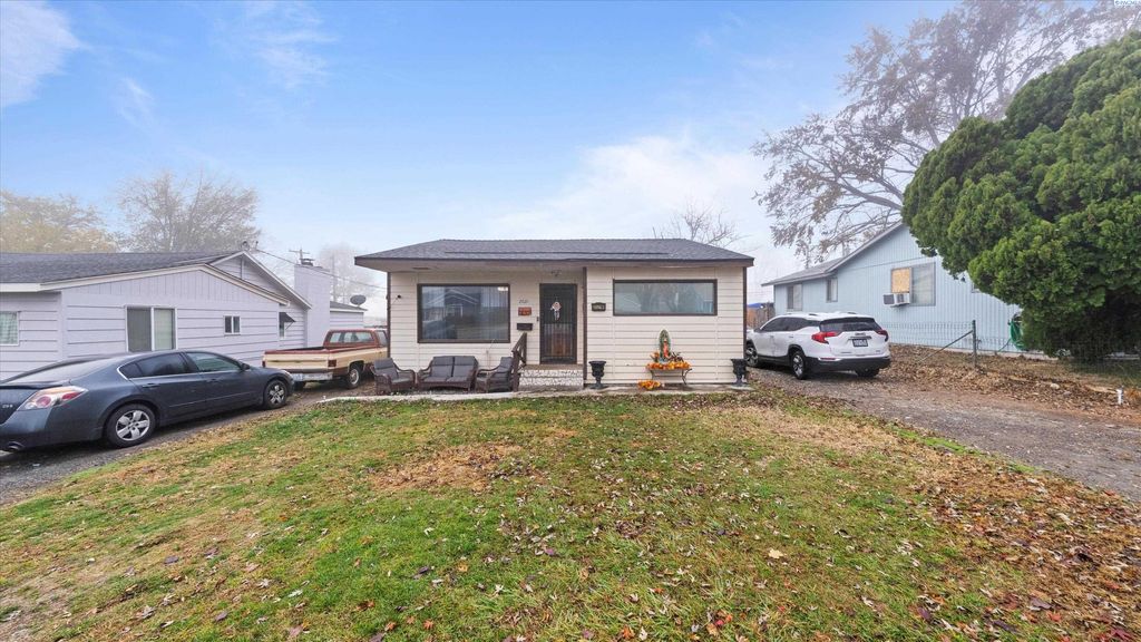 Photo of 2021 W 4th Ave, Kennewick, WA 99336 (MLS # 289132)