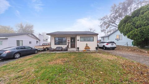 Photo of 2021 W 4th Ave, Kennewick, WA 99336 (MLS # 289132)