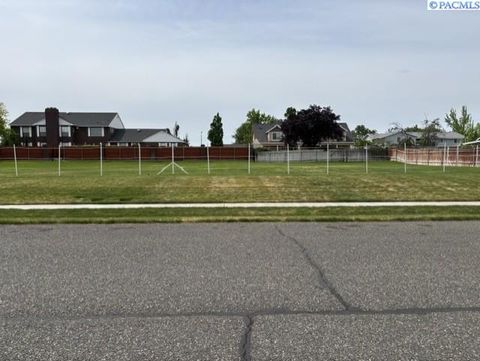 Photo of 4614 Sahara Drive, Pasco, WA 99301 (MLS # 293036)