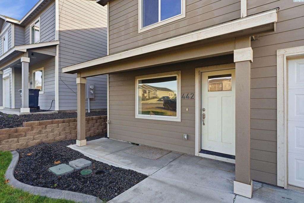 Photo of 442 N 5th St, Connell, WA 99326 (MLS # 288563)