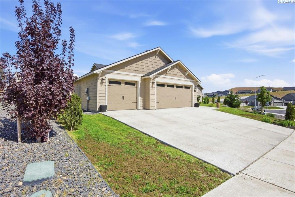 Photo of 1571 SW Kelandren Drive, Prosser, WA 99350 (MLS # 292357)