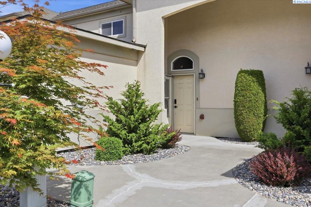 Photo of 765 Hanford St, Richland, WA 99354 (MLS # 293009)