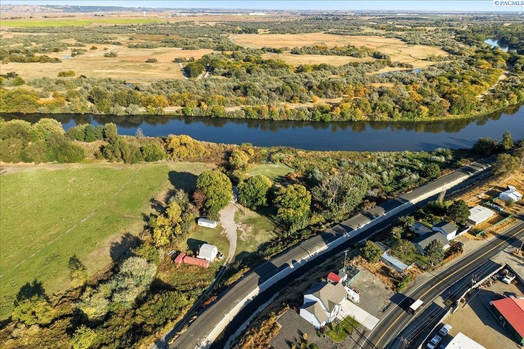 Photo of 84609 N Yakima River Dr, West Richland, WA 99353 (MLS # 289187)