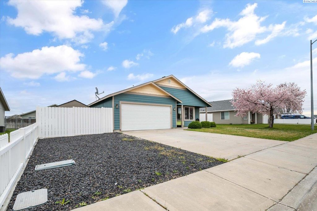 Photo of 4539 Muris Lane, Pasco, WA 99301 (MLS # 291545)