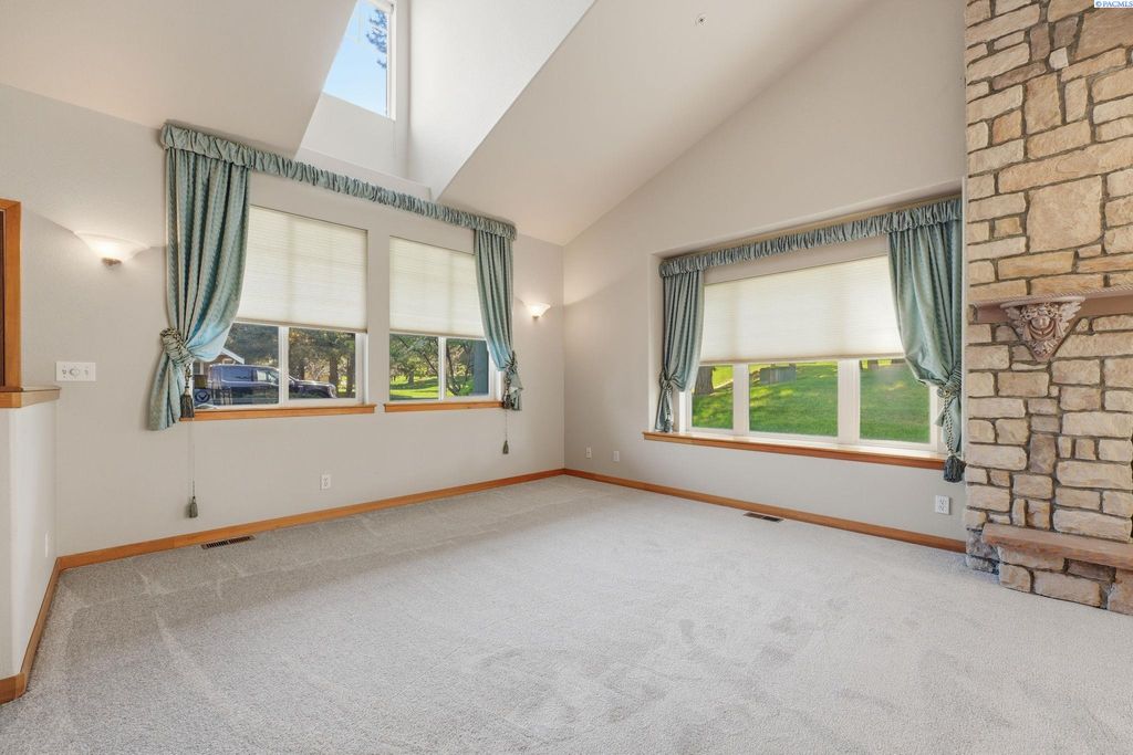 Photo of 7907 W 20th Ave, Kennewick, WA 99338 (MLS # 292726)