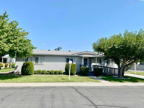 Photo of 312 S Columbia Center Blvd Unit 74 Blvd, Kennewick, WA 99336 (MLS # 289895)