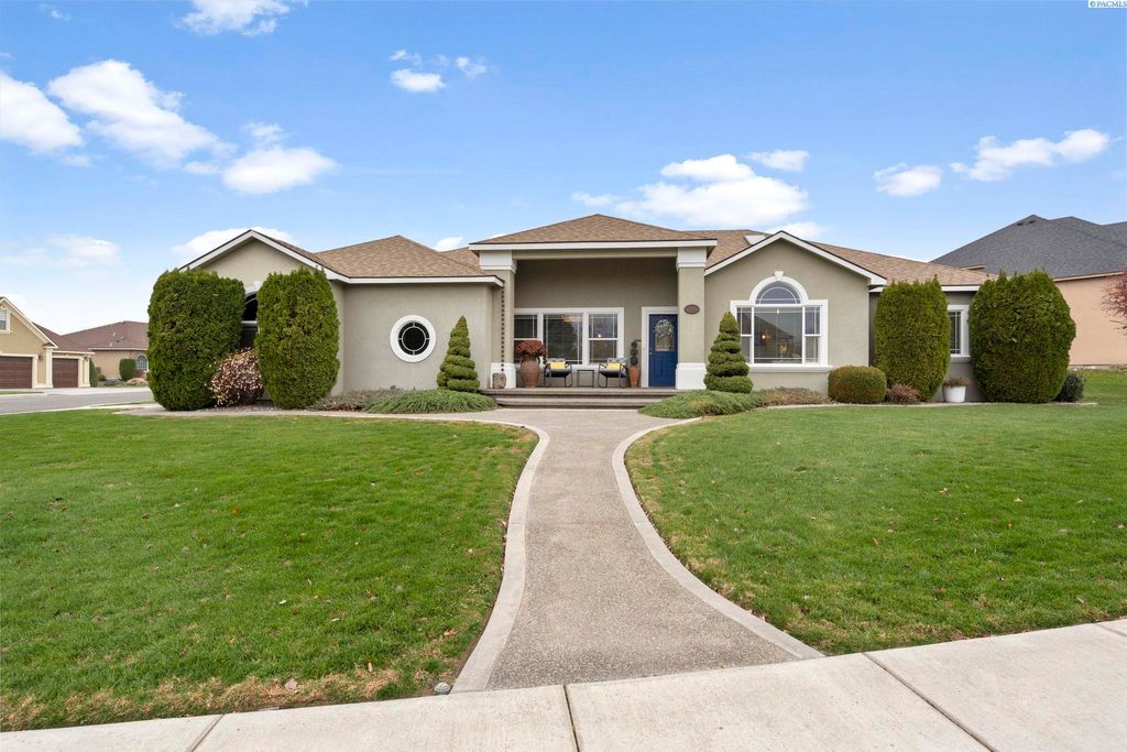 Photo of 403 Cherry Blossom Loop, Richland, WA 99352 (MLS # 289231)