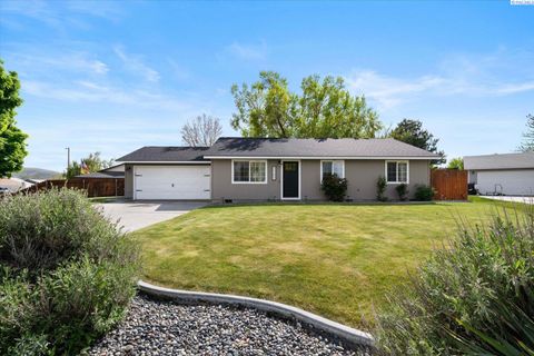 Photo of 2707 Rose St, West Richland, WA 99353 (MLS # 292327)