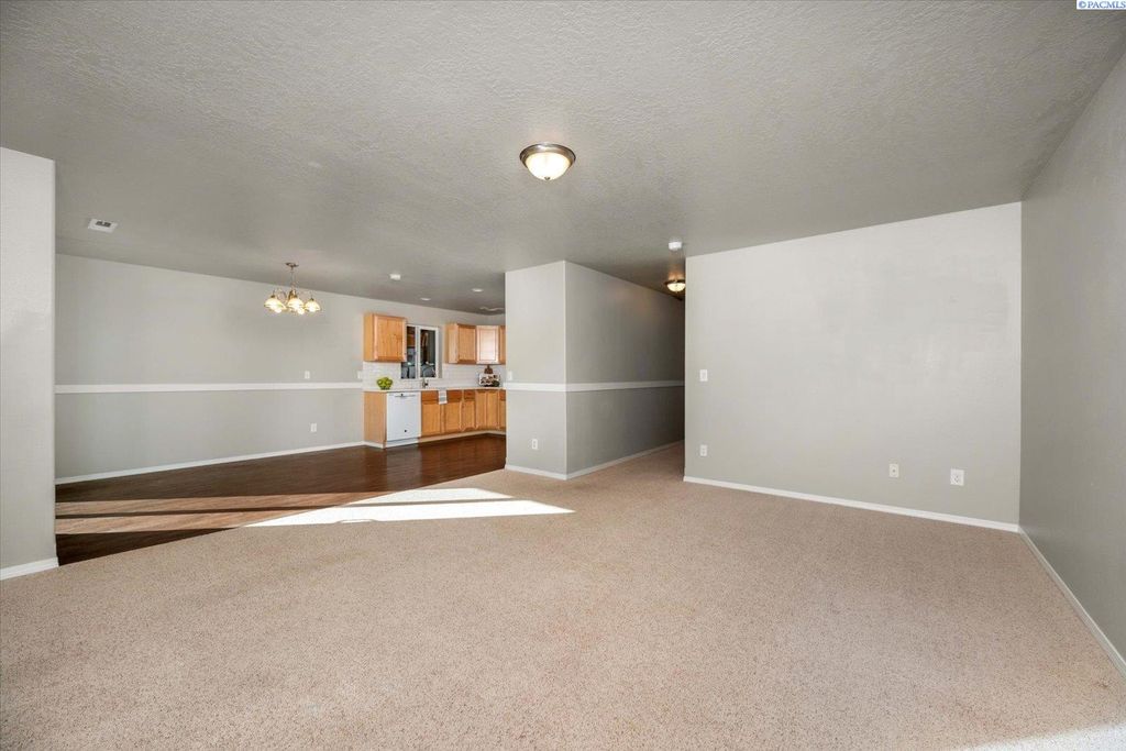 Photo of 2581 Jason Loop, Richland, WA 99352 (MLS # 289914)