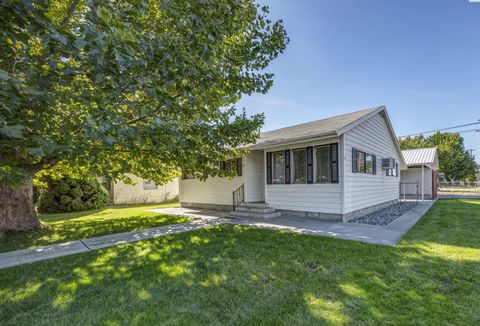 Photo of 713 Sanford Ave, Richland, WA 99352 (MLS # 288047)
