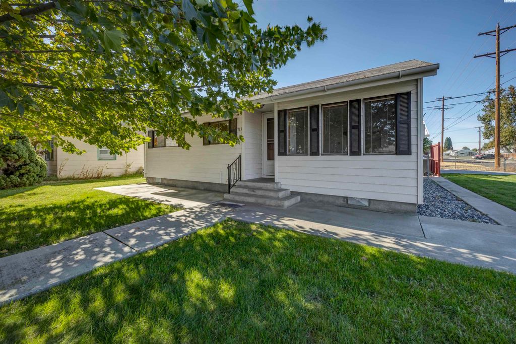 Photo of 713 Sanford Ave, Richland, WA 99352 (MLS # 288047)