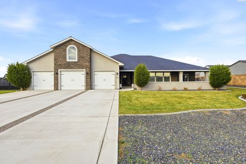 Photo of 6401 Eagle Crest Dr, Pasco, WA 99301 (MLS # 289468)