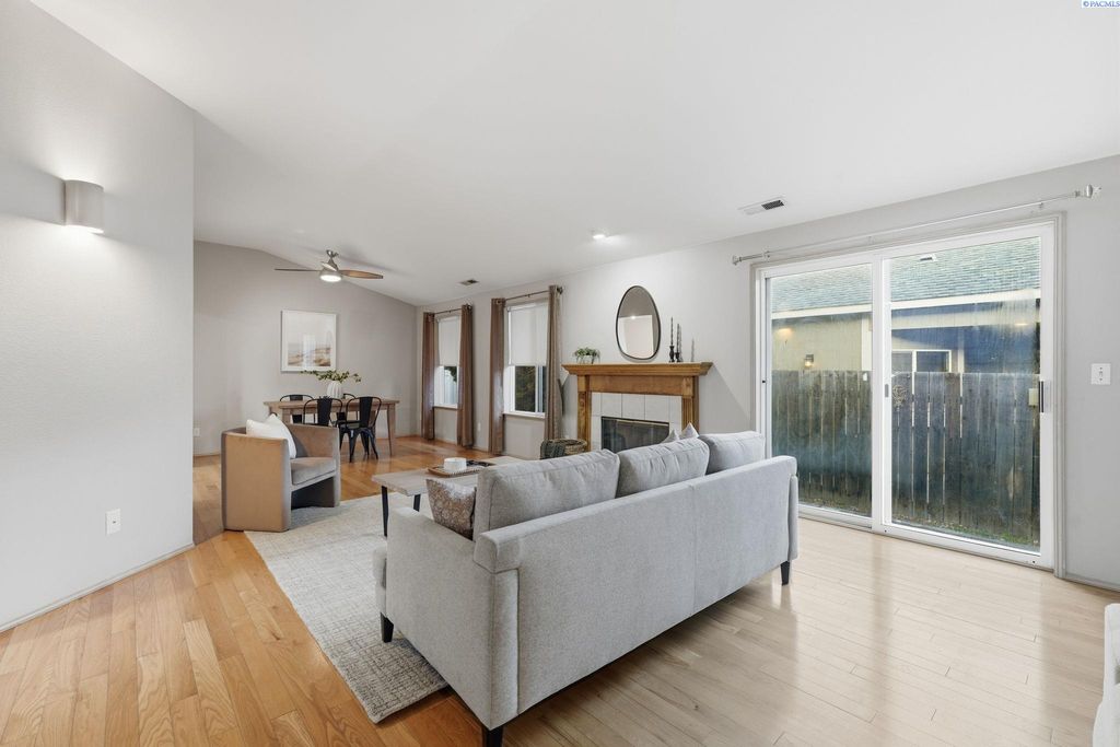 Photo of 6513 W Kennewick Ct, Kennewick, WA 99336 (MLS # 290771)