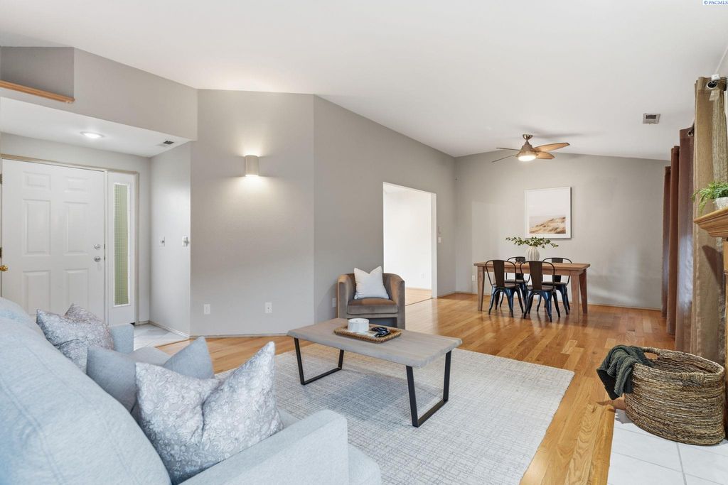 Photo of 6513 W Kennewick Ct, Kennewick, WA 99336 (MLS # 290771)