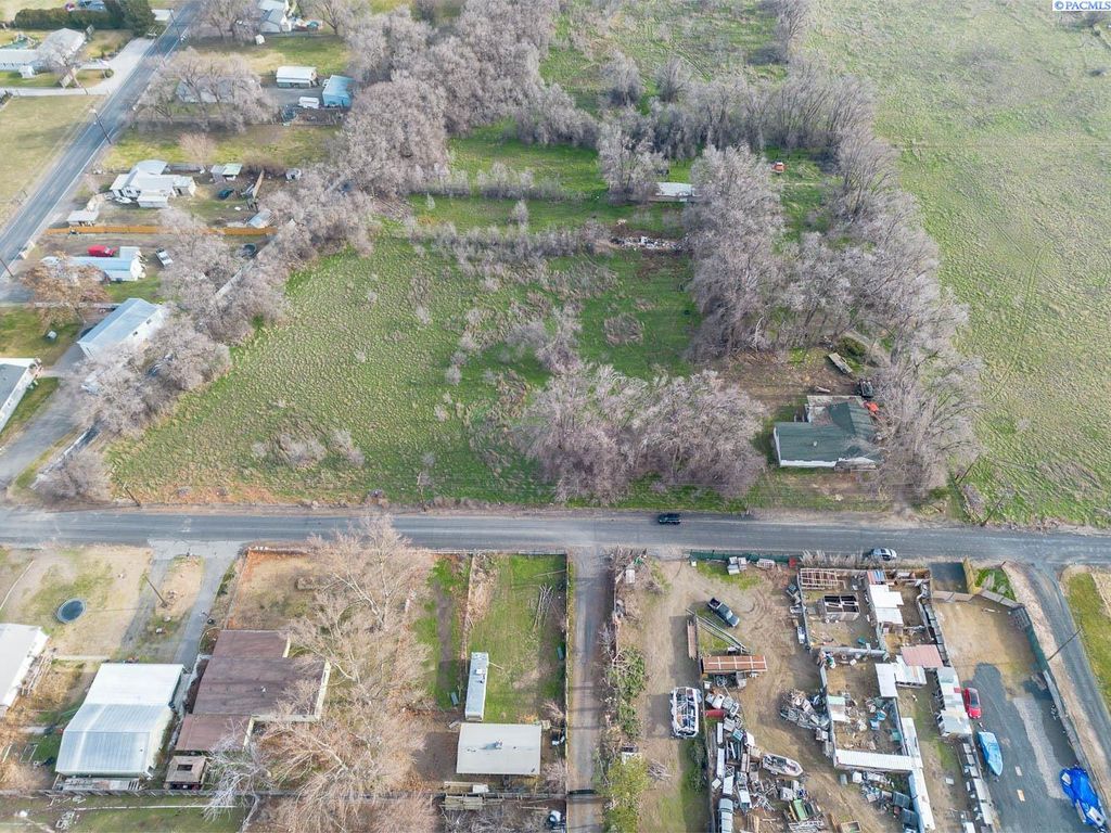 Photo of 29005 S Carlson Road, Kennewick, WA 99337 (MLS # 290149)