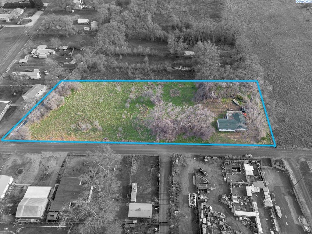 Photo of 29005 S Carlson Road, Kennewick, WA 99337 (MLS # 290149)