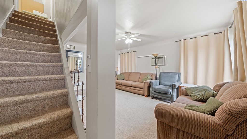 Photo of 621 S 13th St, Sunnyside, WA 98944 (MLS # 287885)