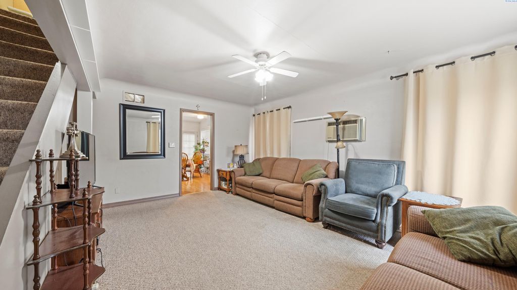 Photo of 621 S 13th St, Sunnyside, WA 98944 (MLS # 287885)
