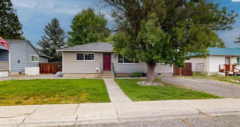 Photo of 2024 Newcomer Avenue, Richland, WA 99354 (MLS # 293063)