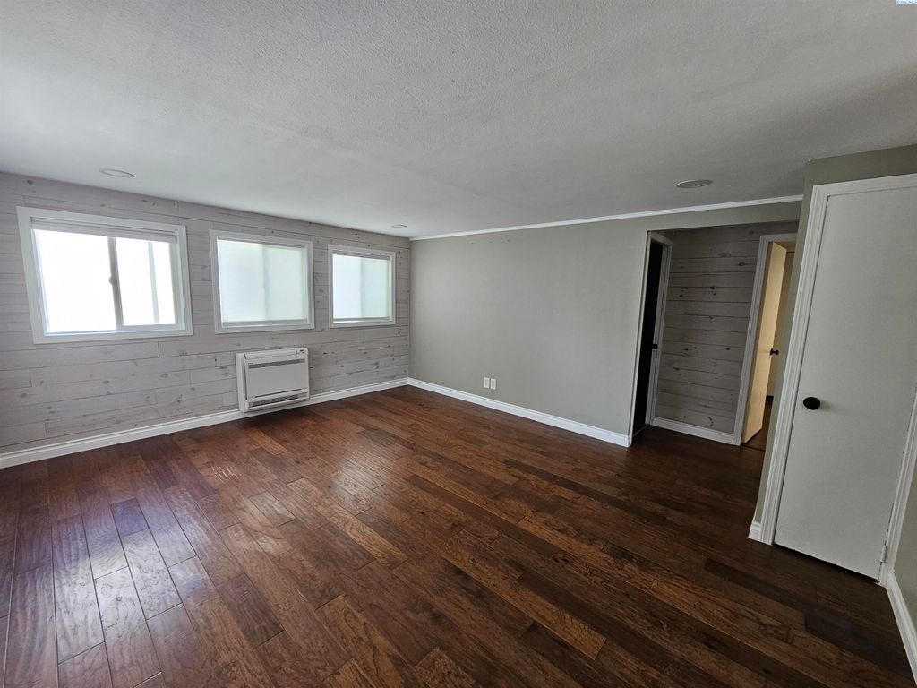 Photo of 1032 Winslow Ave, Richland, WA 99354 (MLS # 288653)