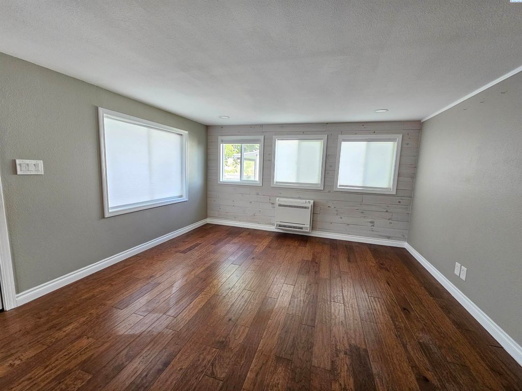 Photo of 1032 Winslow Ave, Richland, WA 99354 (MLS # 288653)