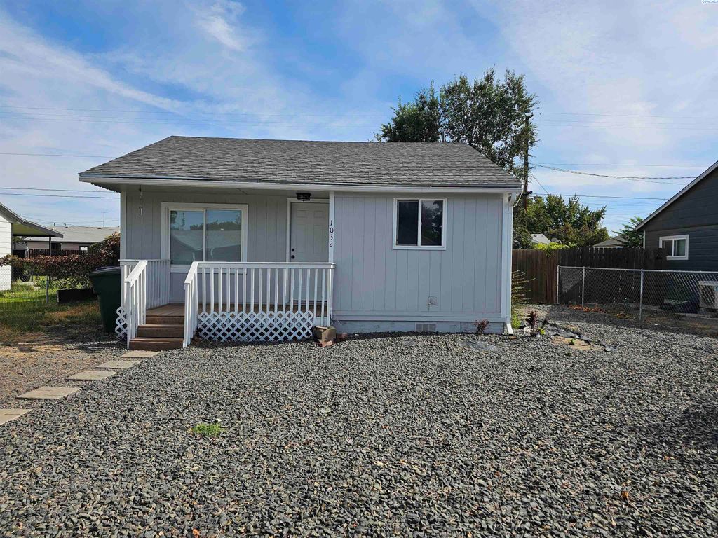 Photo of 1032 Winslow Ave, Richland, WA 99354 (MLS # 288653)