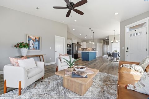 Photo of 2749 Westhaven Court, West Richland, WA 99353 (MLS # 292417)