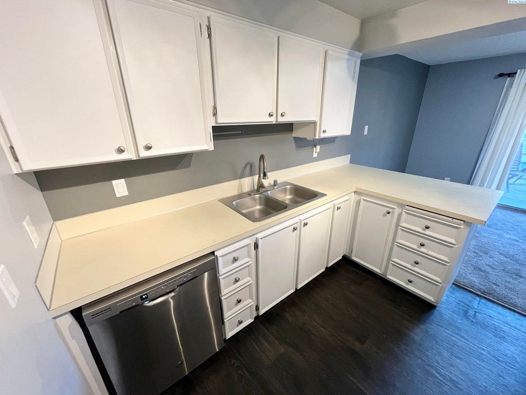 Photo of 3121 W Hood Ave #B101, Kennewick, WA 99336 (MLS # 290606)