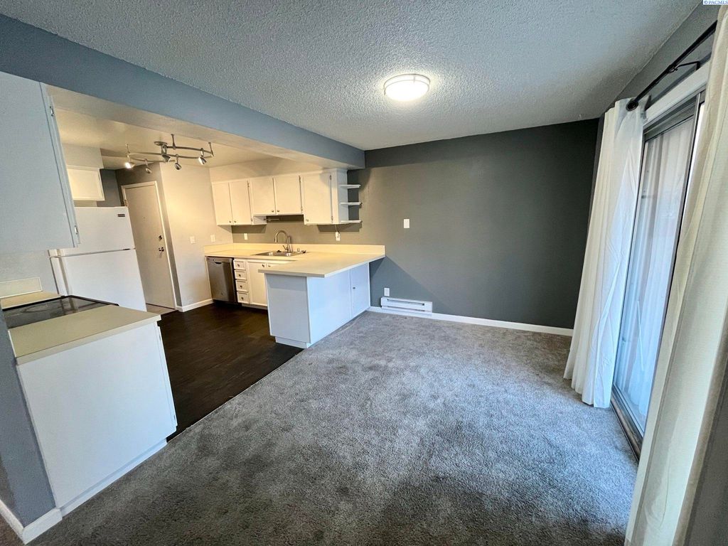 Photo of 3121 W Hood Ave #B101, Kennewick, WA 99336 (MLS # 290606)
