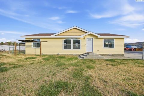 Photo of 524 New Gate Dr, Prosser, WA 99350 (MLS # 289510)