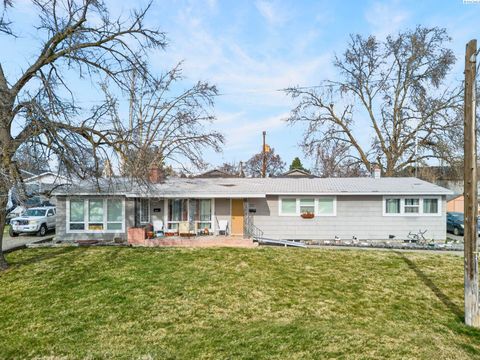 Photo of 2106-2108 Trippe St, Richland, WA 99354 (MLS # 290708)