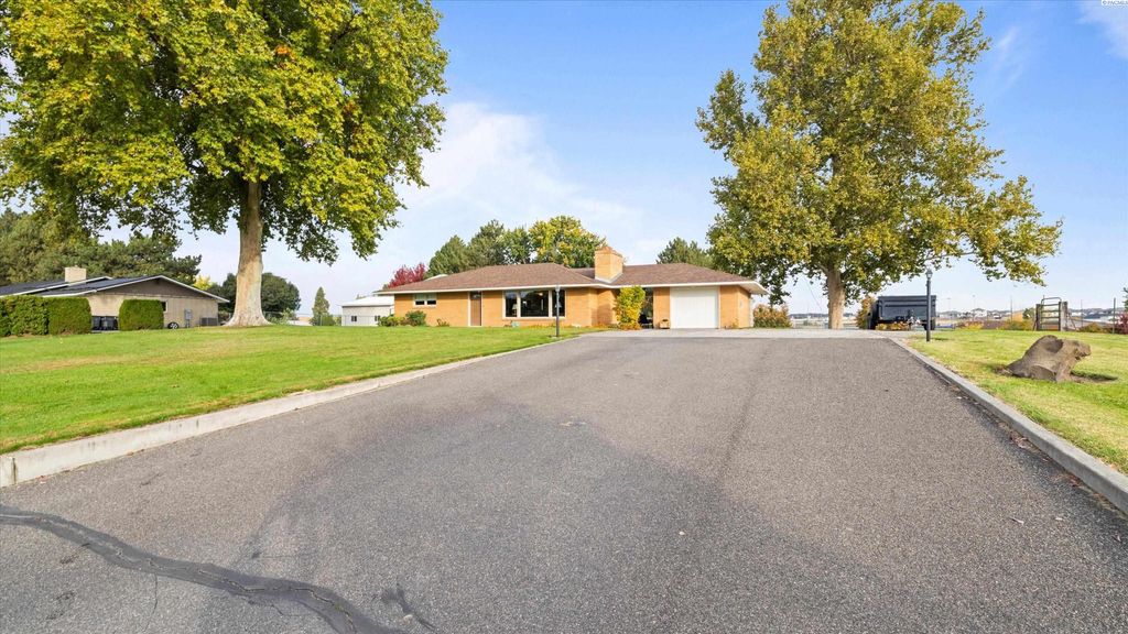 Photo of 7715 W Dradie St, Pasco, WA 99301 (MLS # 289424)